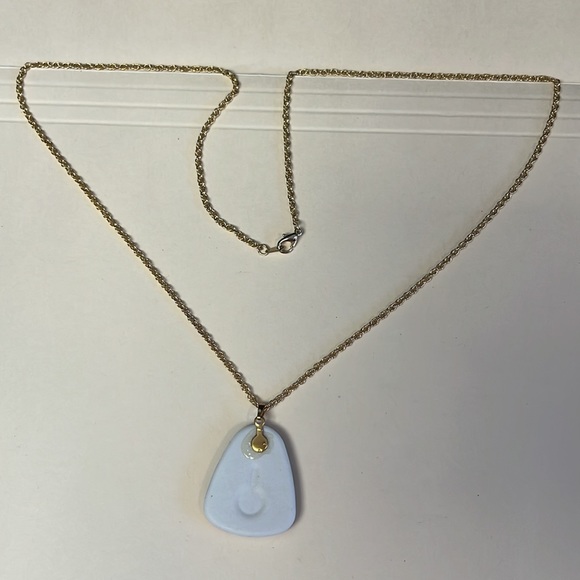 Rounded Triangular Cat Looking Out Window Pendant Necklace - Picture 5 of 13